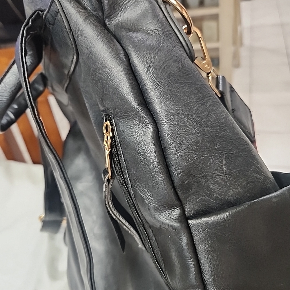 Chic Black Backpack With Vibrant Strap - image 4